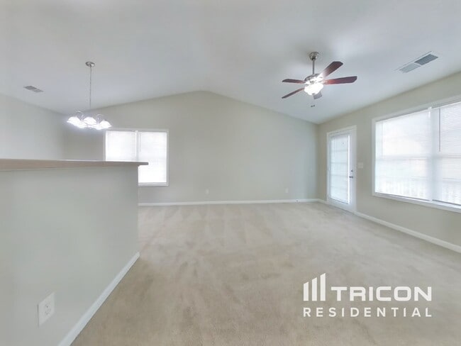 Photo - 172 Greystone Cir