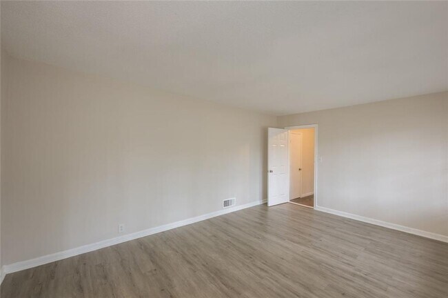 Photo - 2058 River Rd