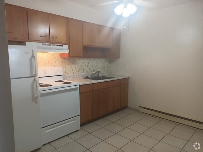 Building Photo - 655 Portis St Unit 655-3 Rental