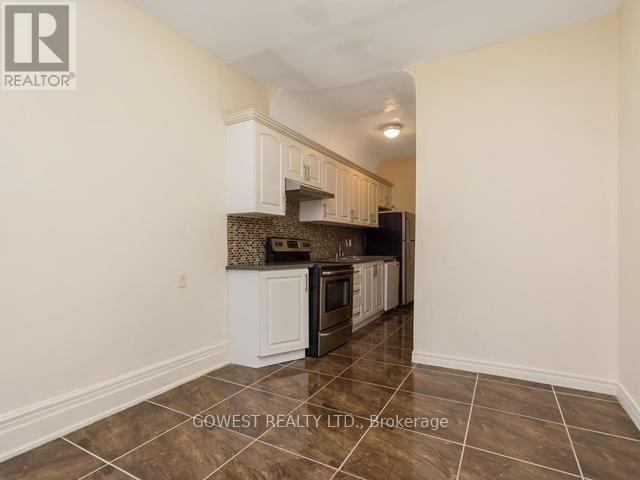 Photo - 2011 Dundas St W