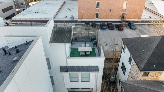 Building Photo - 2324 Camden Dr