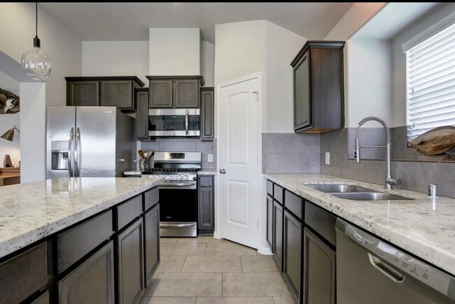 Photo - 721 Rim Water Dr