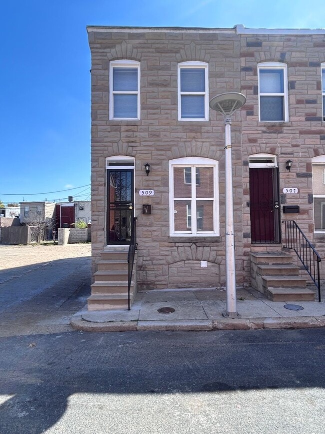 Building Photo - Baltimore - 2 bedrooms and 1 bath Available!