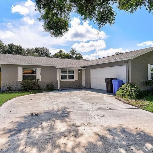 Building Photo - Spacious Remolded House 3bed 2 baths /only...
