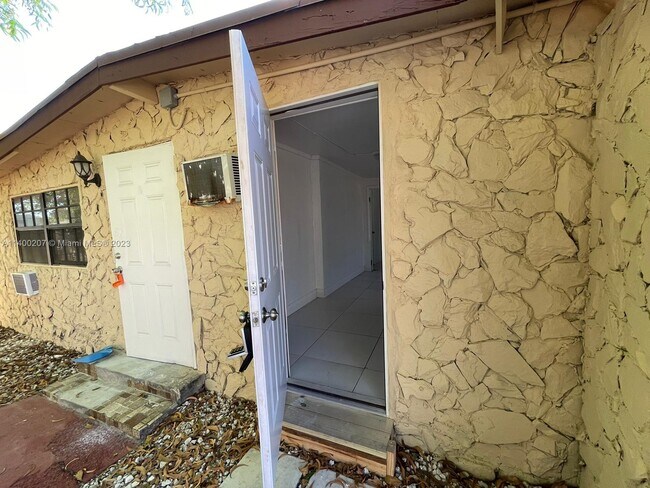 Photo - 633 NW 15th Ave