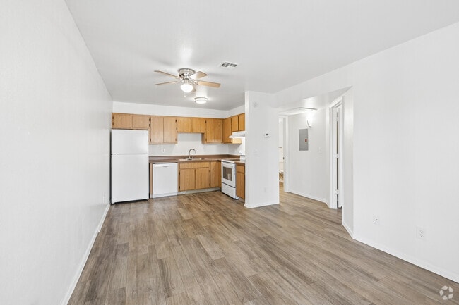 1BR, 1BA - 470SF - Living Room