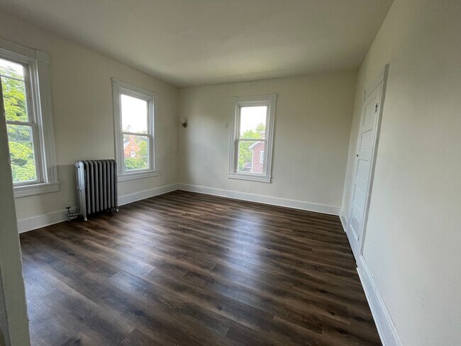 Photo - 57 Burke Ave Unidad #2