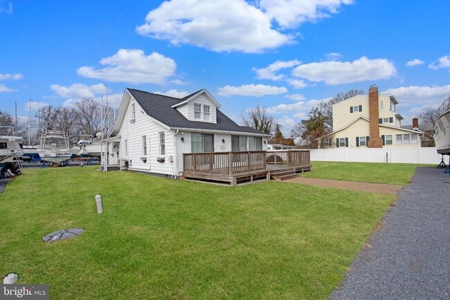 Building Photo - 455 Deale Rd