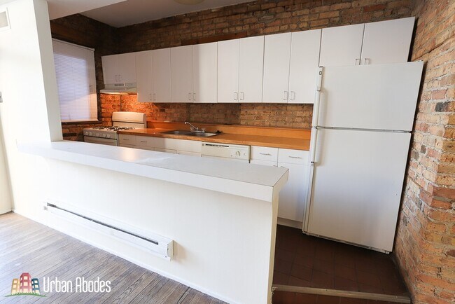 Photo - 3015 N Broadway St Unidad M03B