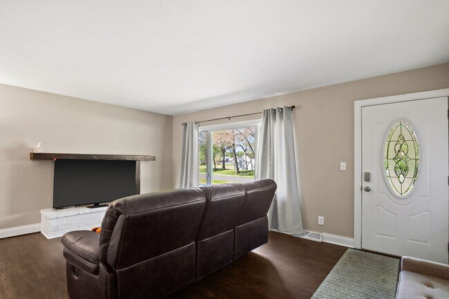 Photo - 104 N Spruce St