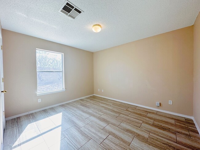 Photo - Eastside 3 Bedroom 2 Bath