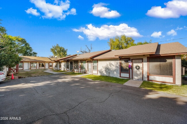 Building Photo - 520 W Clark St Unit 10