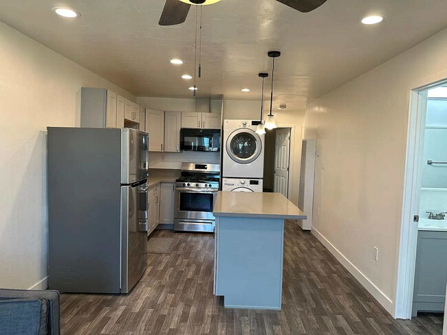 Photo - 6427 Shaules Ave