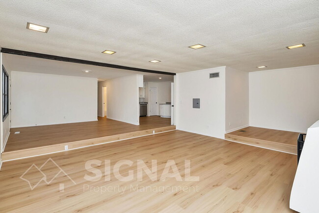 Photo - 432 Argonne Dr NE