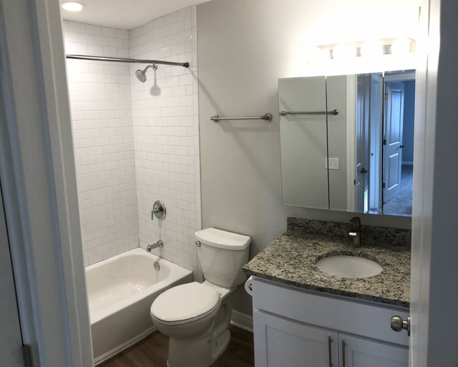 Photo - 10 S Oak - 318 W Naperville- 508 N Cass