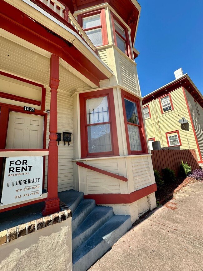 Photo - 1 BED | 1 BATH | PRIVATE BACK PATIO | WEST...