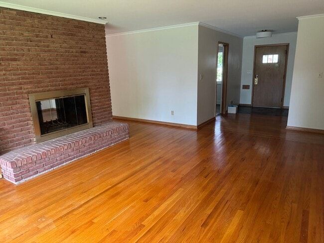 Photo - 2030 Chardon Rd