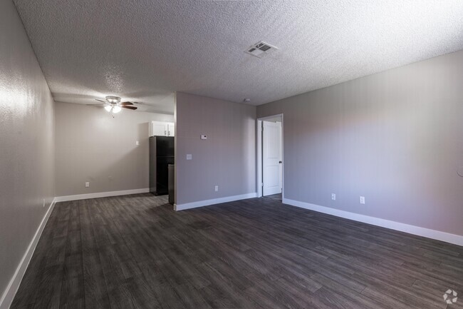 1 BR, 1 BA - 700SF