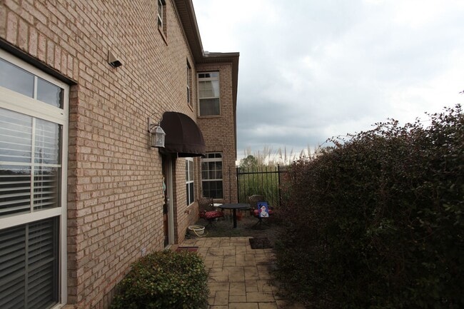 Photo - 3 Bed/3.5 Bath Runningvine Townhome Available in August!