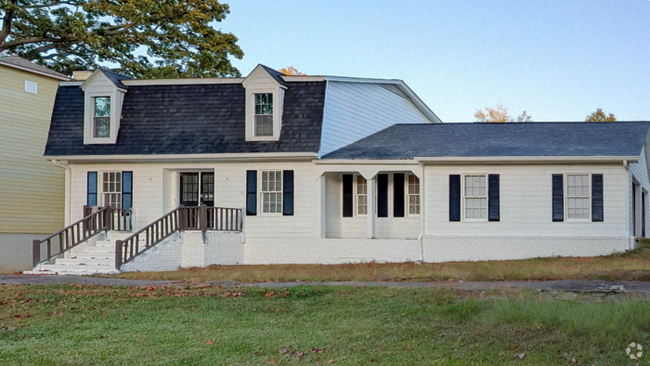 Building Photo - Distinctive Large Home in Tucker in Smoket...