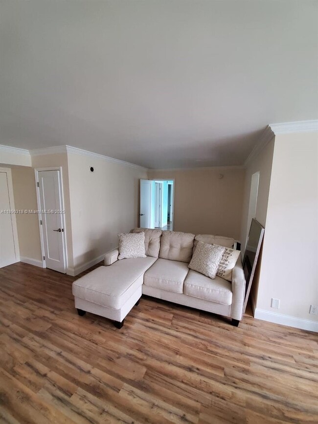 Photo - 16919 N Bay Rd Unidad 408