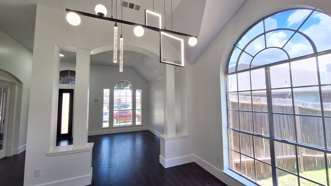 Photo - 17122 Canterbury Green Ct