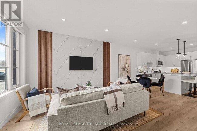 Photo - 955 CATALPA Sq