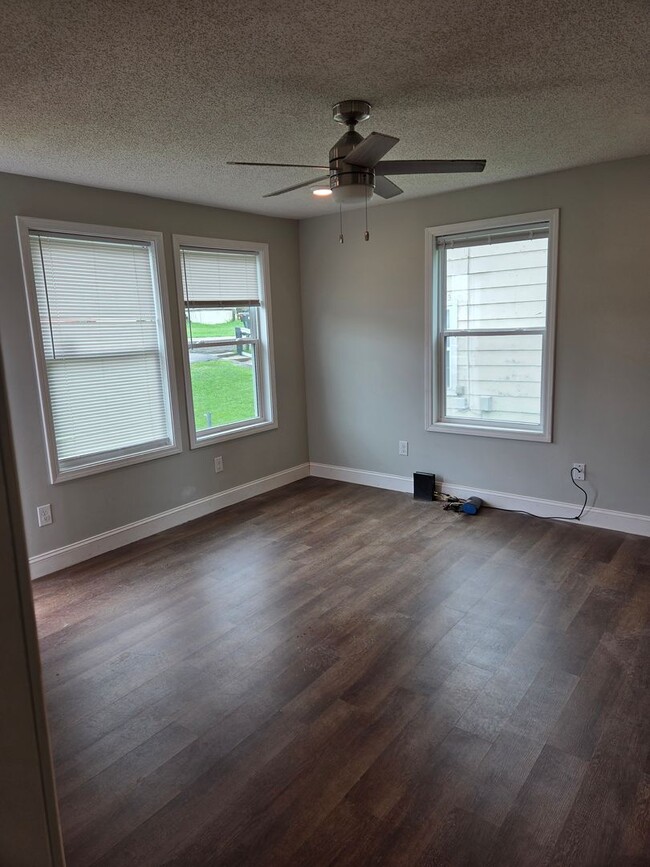Photo - 1744 Granby Rd