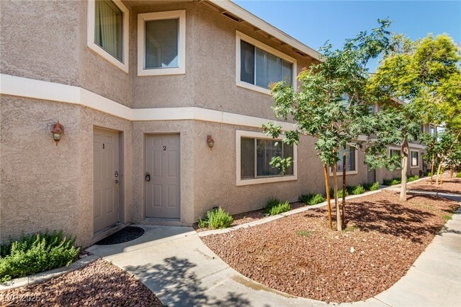 Photo - 100 S Crestline Dr Townhome