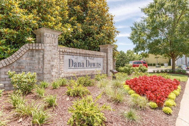 ¡Bienvenido a Dana Downs Townhomes! - Dana Downs
