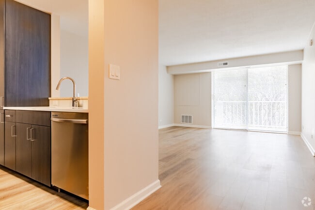 1BR, 1BA - Living/Dining
