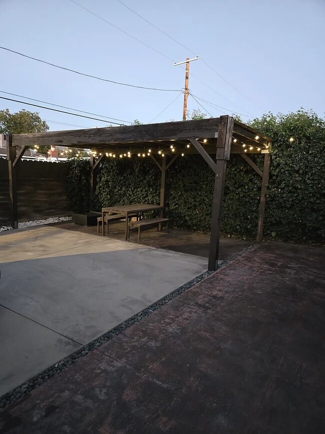 Photo - 16043 San Fernando Mission Blvd