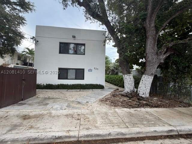 Building Photo - 625 SW 5th St Unit 10