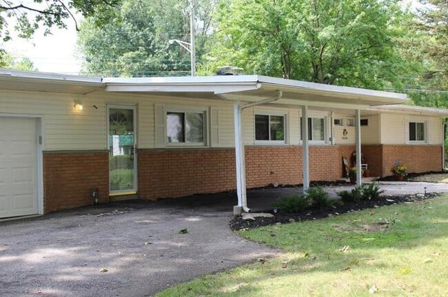 Photo - 2505 Maplewood Dr