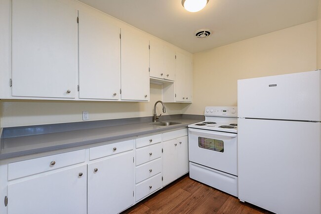 Photo - Eastwind Apartments