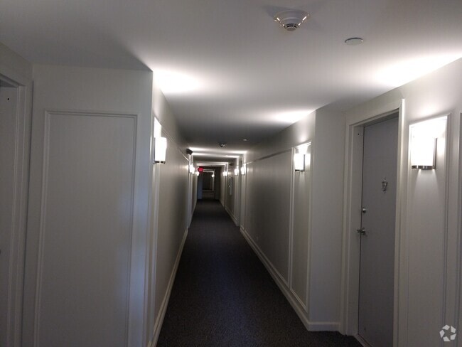Building Photo - 5201 Carriageway Dr Unit 302c Rental
