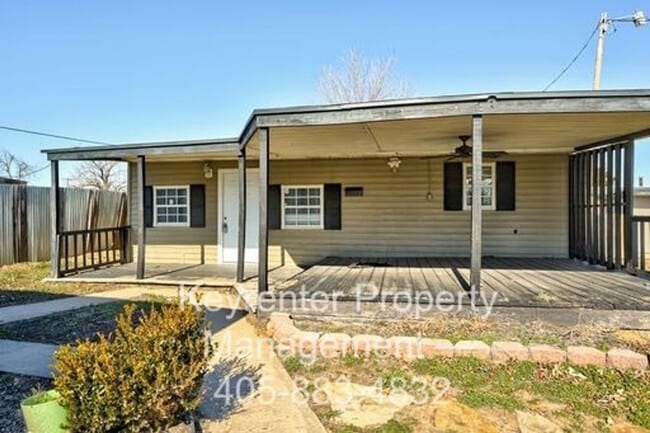 Building Photo - 3607 SW 12th St