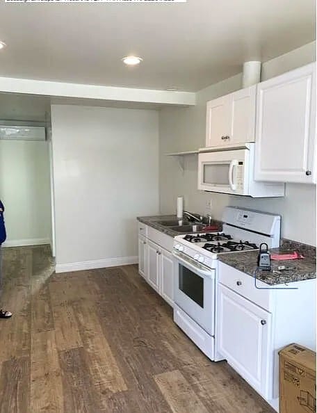 Photo - 1256 1/2 Rolland Curtis Pl