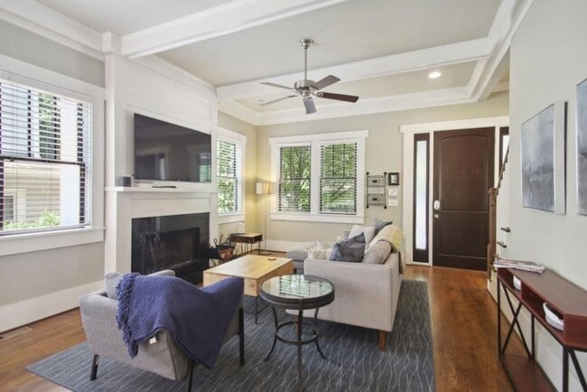 Photo - 519 N Highland Ave NE