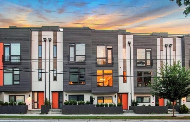 Photo - 53 Reynolds Square Ln