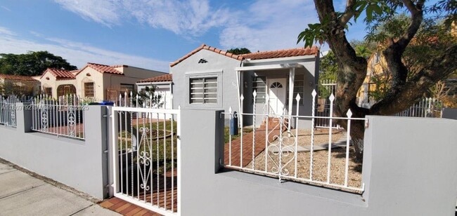 Building Photo - 1765 SW 16th Ter Rental