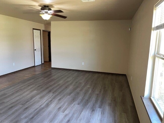 Photo - 3 bed 2 bath 2 car garage in Chickasha! granite, luxury vinyl and ready for move in!