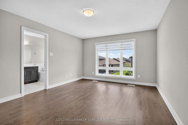 Photo - 330 Whitham Cres