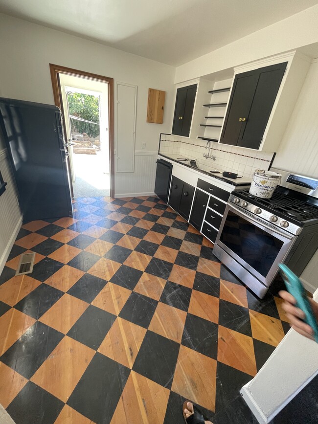 Photo - 1329 Locust St