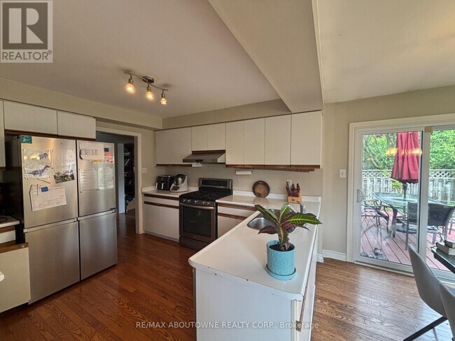 Photo - 1284 Creekside Dr