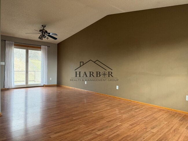 Building Photo - 2869 Knollwood Dr SE