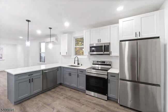 Photo - 427 Benner St