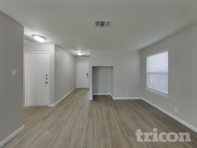 10734 Tiger Grove