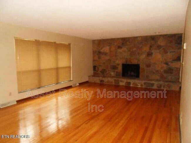 Photo - 126 Wendover Cir