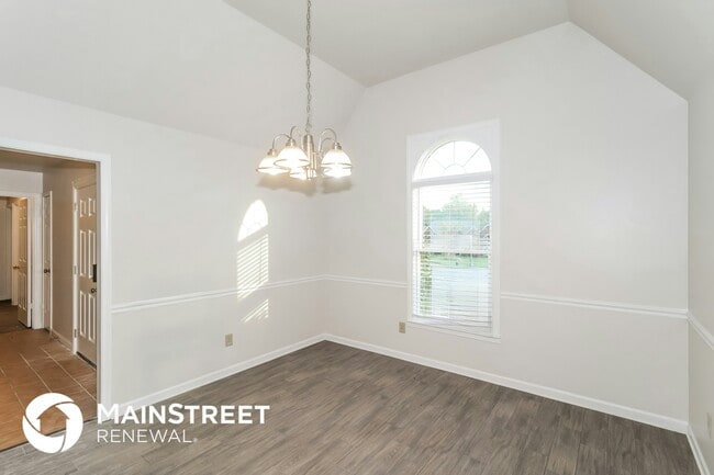 Photo - 2107 Chingford Cove